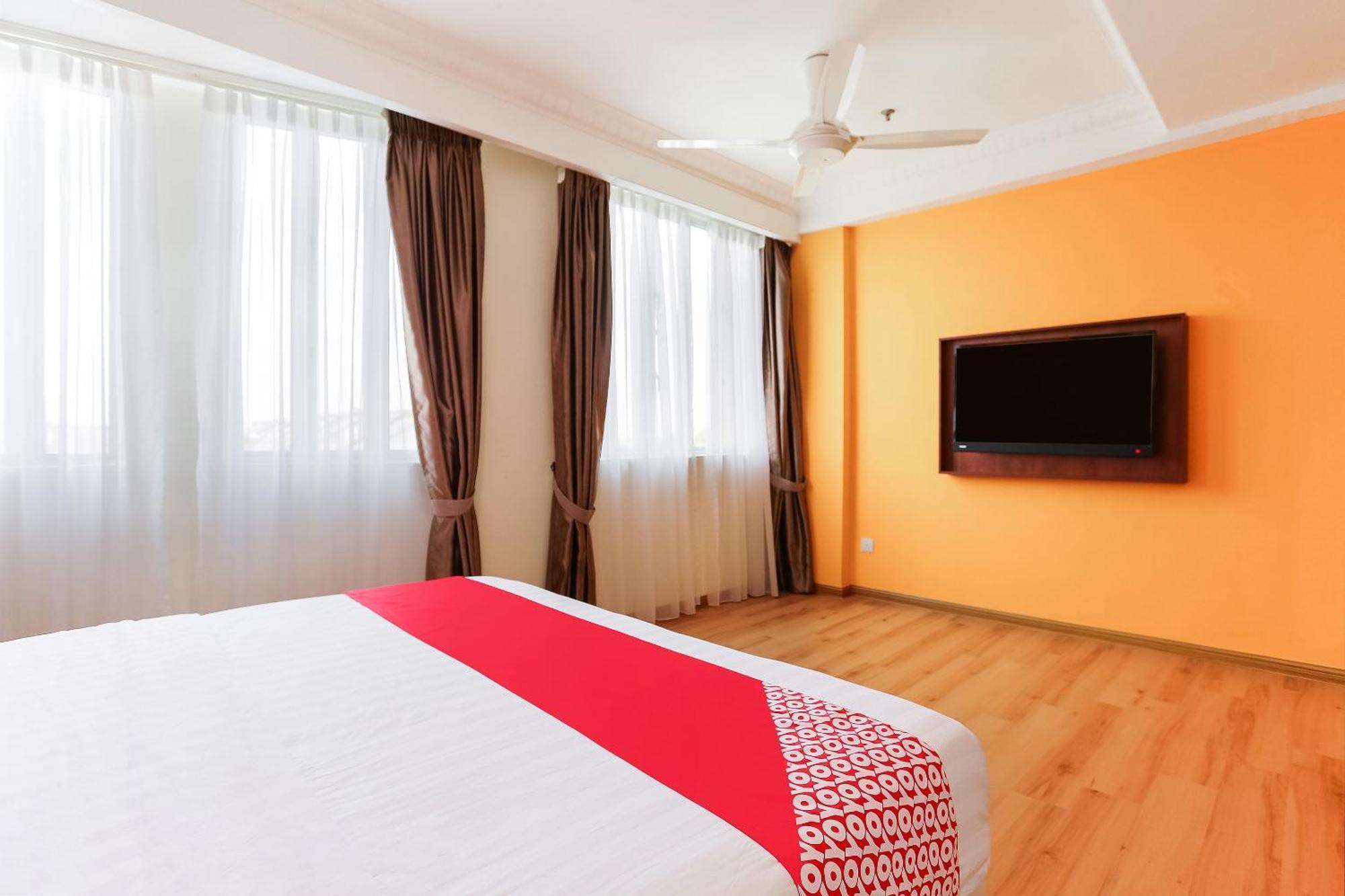 Collection O Hotel Super Cowboy Malacca Extérieur photo