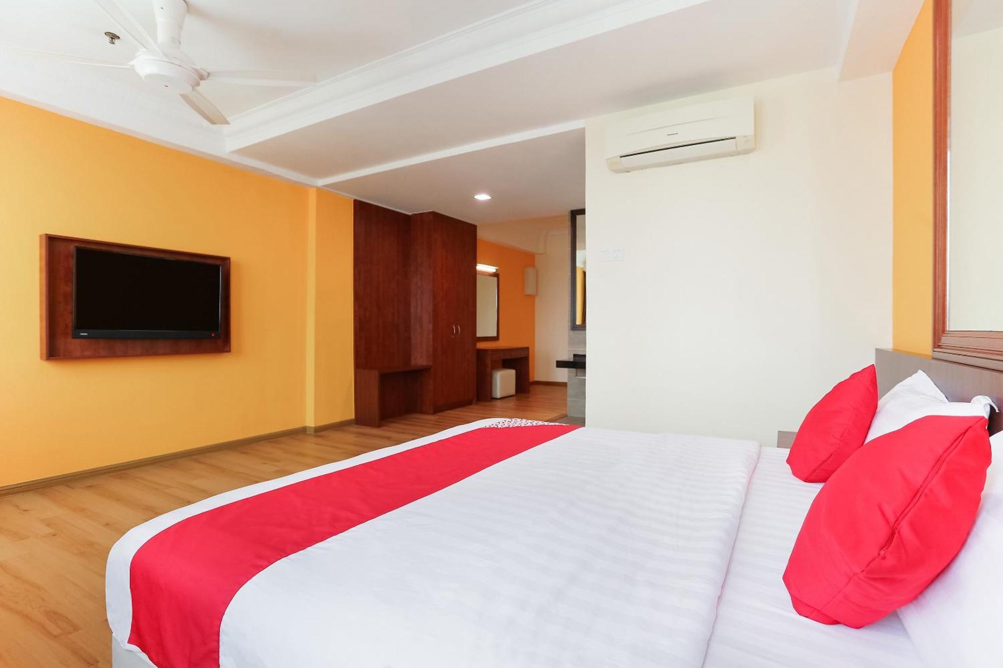 Collection O Hotel Super Cowboy Malacca Extérieur photo