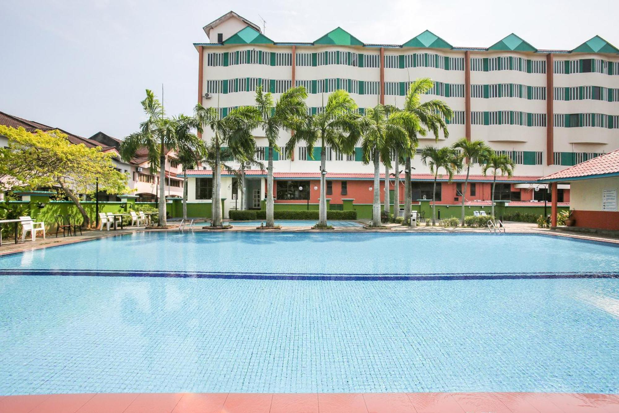 Collection O Hotel Super Cowboy Malacca Extérieur photo